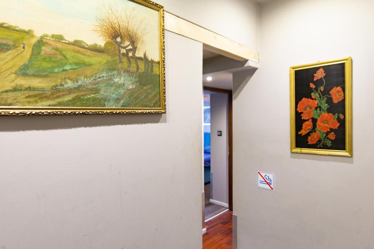 Lilly Apartment Main Train Station Old Town By The Castle Suites คราคูฟ ภายนอก รูปภาพ