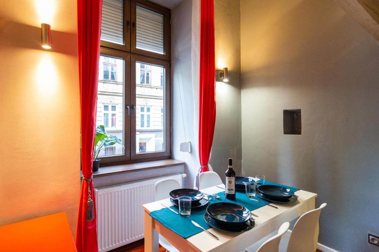Lilly Apartment Main Train Station Old Town By The Castle Suites คราคูฟ ภายนอก รูปภาพ
