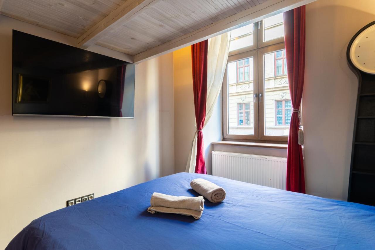 Lilly Apartment Main Train Station Old Town By The Castle Suites คราคูฟ ภายนอก รูปภาพ